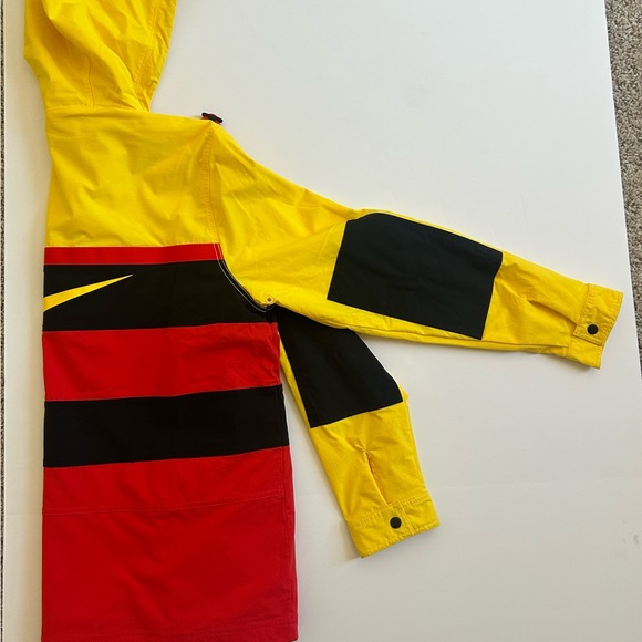 Nike Yellow and Red Logo Jacket LFC Jacket Liverpool - Picture 7 of 7